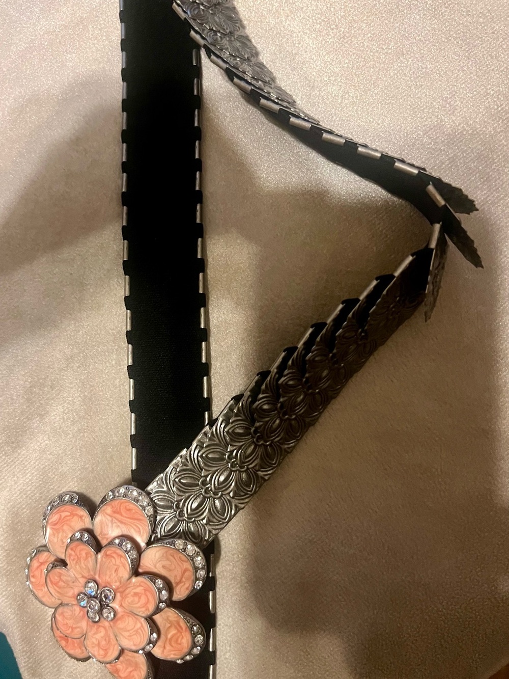 Vintage Floral Concho Stretch Belt in Peach and Silver - Picture 5 of 5